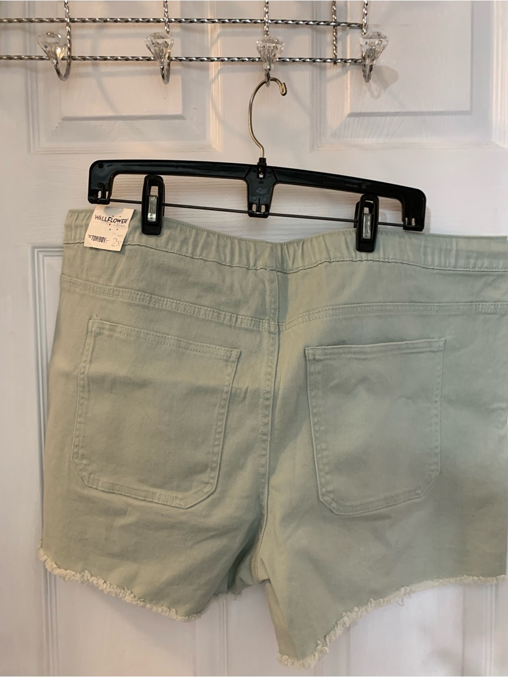 Wallflower NWT’s size 2X tomboy mid rise shorts - Picture 6 of 9